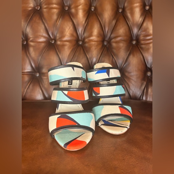 ALICE + OLIVIA Harrietta Printed Strap Slide Heels - Picture 4 of 9